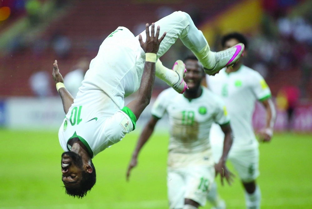 نواف العابد محتفلا بهدفه الأول في العراق            (أ ف ب)