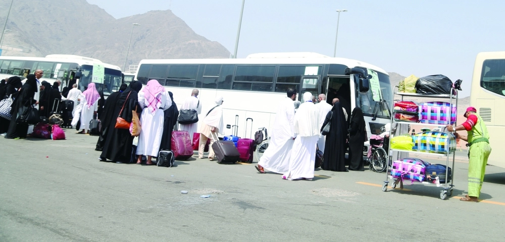 حجاج مغادرون خلال موسم الحج الماضي                                                       (مكة)