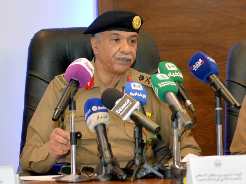 منصور التركي متحدثا لوسائل الإعلام (واس)