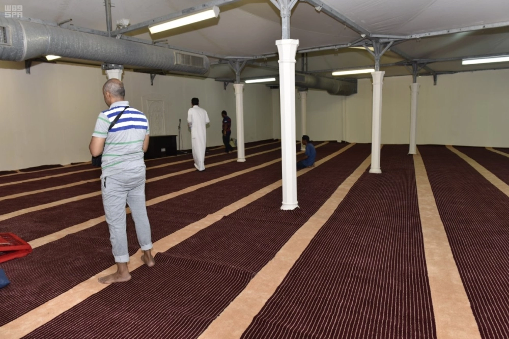 أحد مصليات المخيم (واس)