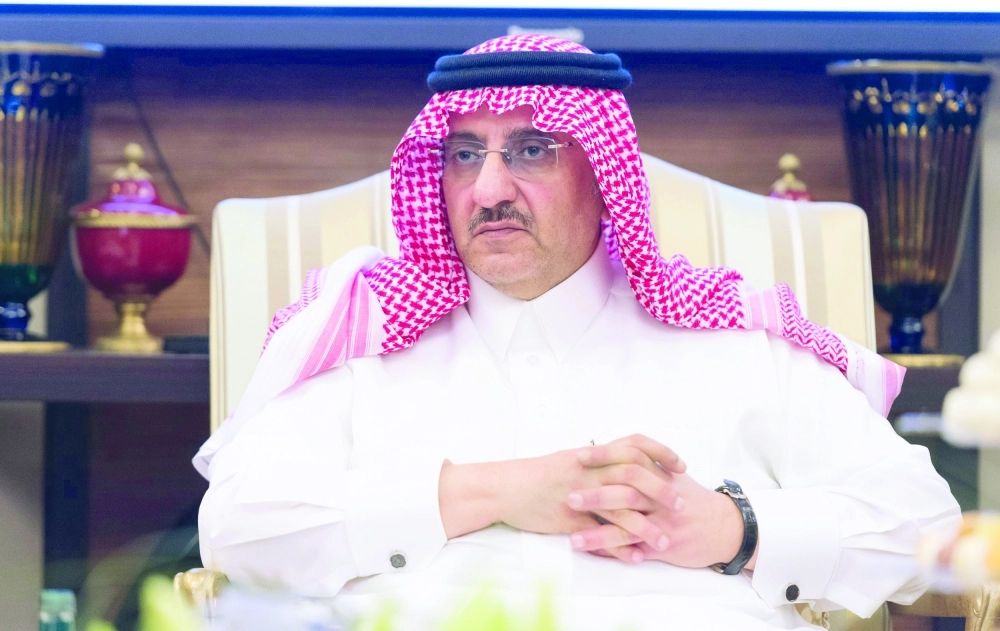 الأمير محمد بن نايف لدى تفقده أمس استعدادات قوات الأمن الخاصة المشاركة في مهام حج 1437 هـ  (واس)