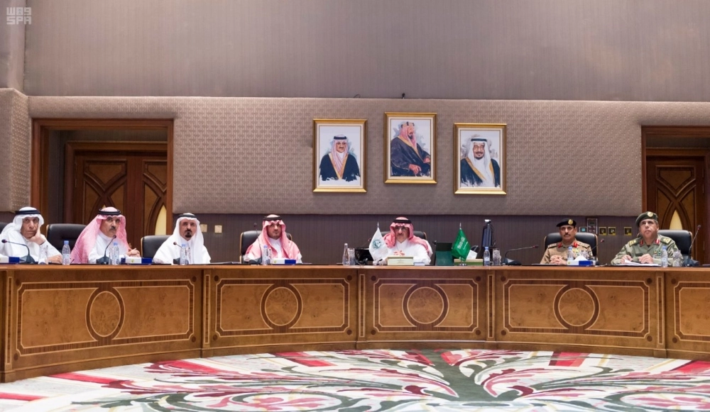 ولي العهد خلال تدشين مشروع شبكة الألياف البصرية لوزارة الداخلية ومشروع كاميرات المراقبة الالكترونية عالية الدقة بالمشاعر (واس)