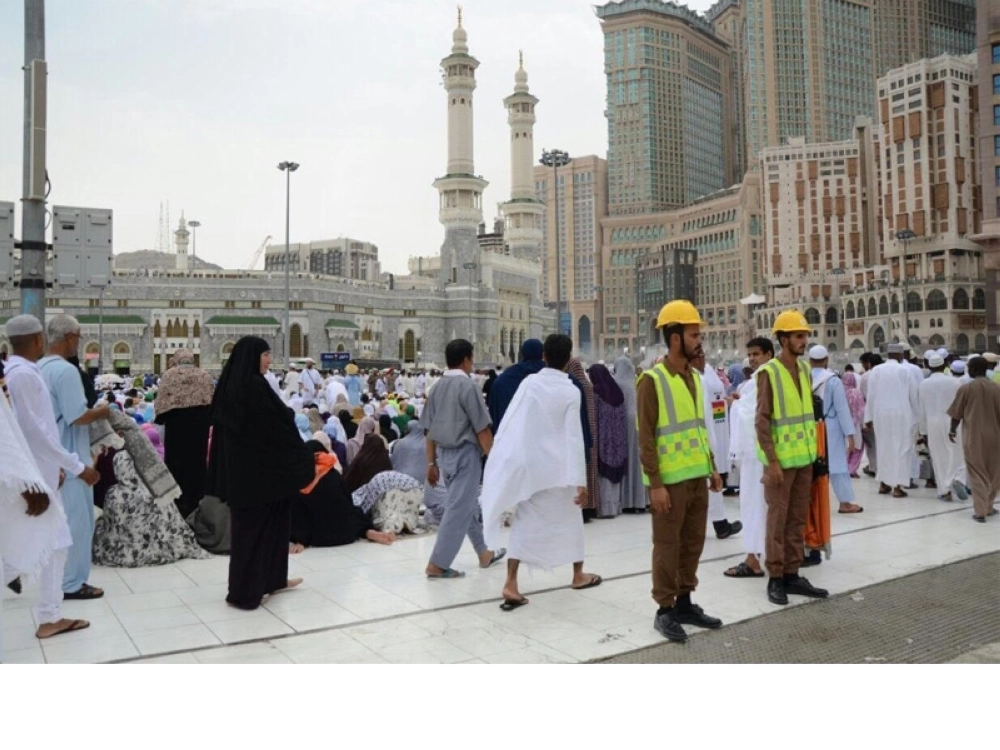 الدفاع المدني  يستنفر جهوده في وداع ضيوف الرحمن بتخصيص 80 نقطة تمركز داخل وخارج الحرم (واس) 11-12-1437 هـ