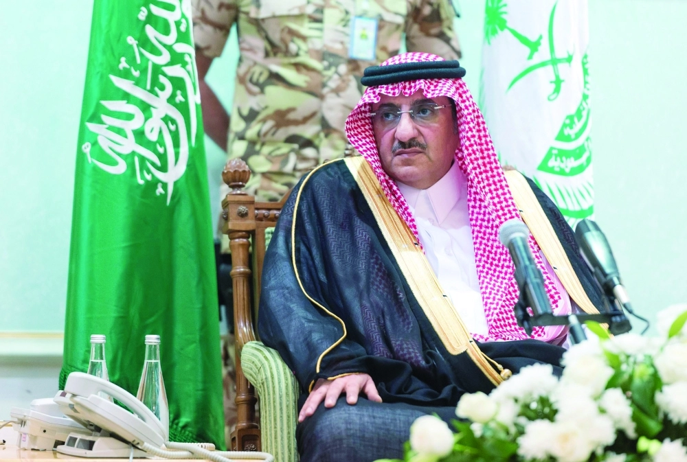 الأمير محمد بن نايف خلال اللقاء 