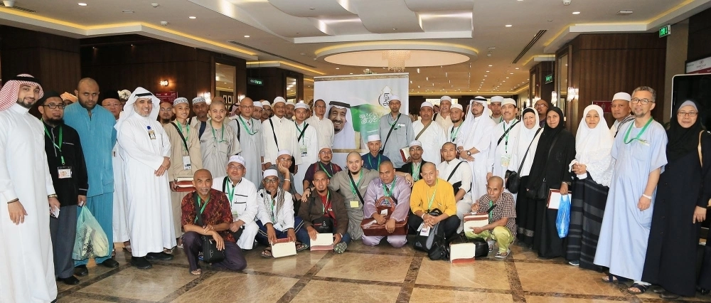 من استقبال ضيوف برنامج خادم الحرمين الشريفين        (واس)