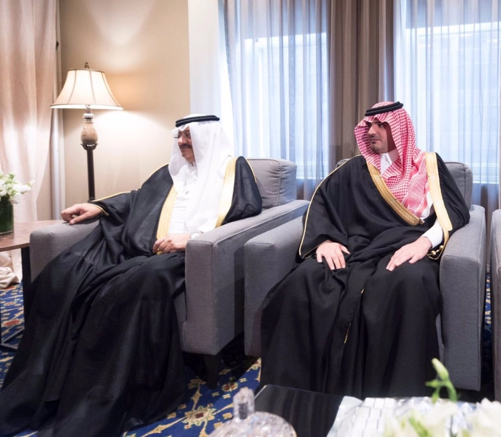 عبدالله بن فيصل وعبدالعزيز بن سعود بن نايف خلال الاستقبال   (واس)