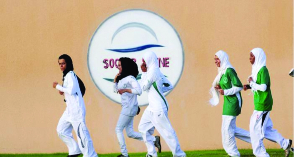 فتيات يمارسن رياضة الجري (مكة)