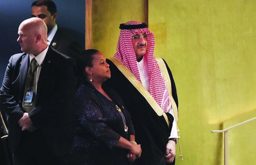 يستعد لإلقاء الكلمة