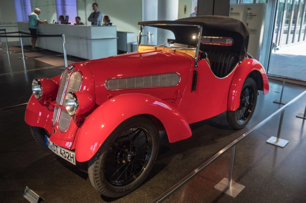 نموذج قديم لسيارة بي إم دبليو مماثل لسيارة أوستن 7 البريطانية