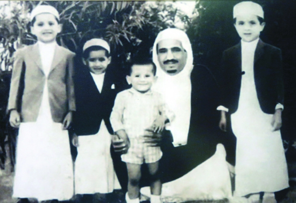 الملك سلمان مع أنجاله، الأمراء فهد وأحمد وسلطان وعبدالعزيز