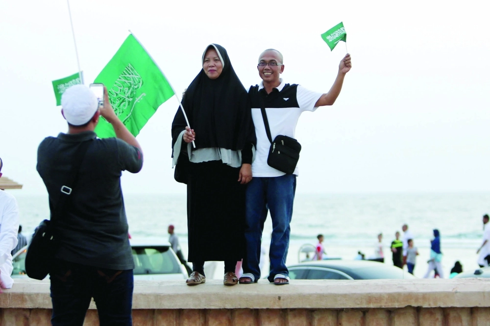 ..وحجاج يشاركون المواطنين الفرحة بأبحر                           (ثامر الفرج)