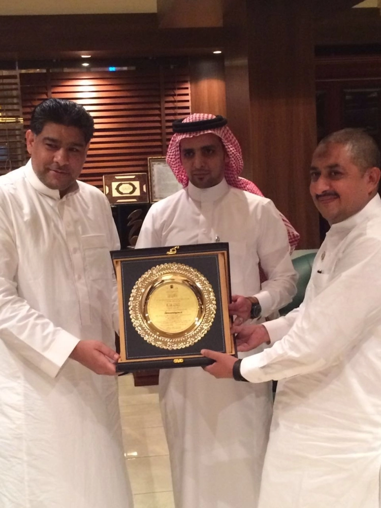 من تكريم الحجاج المتميزين            