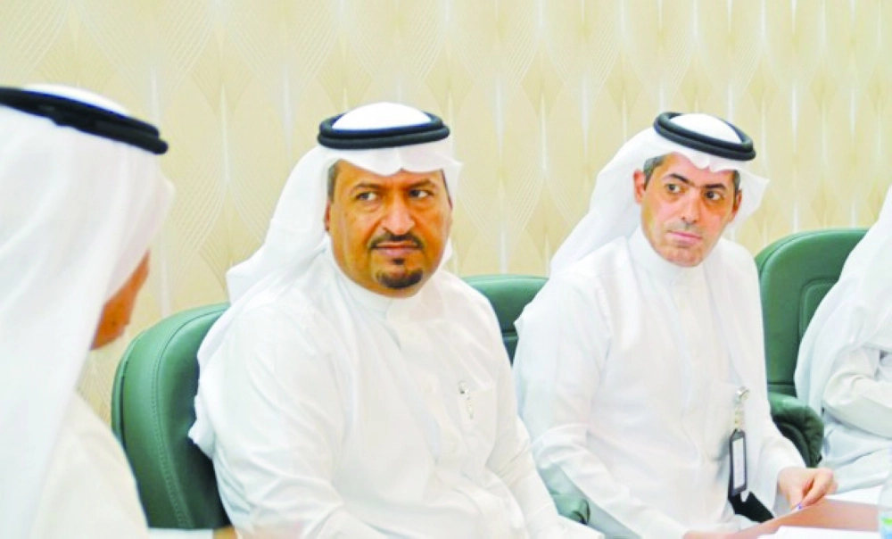  رئيس الغرفة وأمينها خلال اللقاء (مكة)