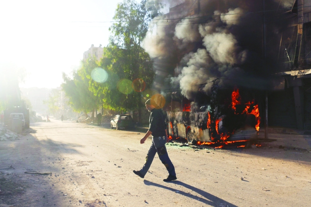 غارة جوية للنظام على حي صلاح الدين في حلب                                               (أ ف ب)