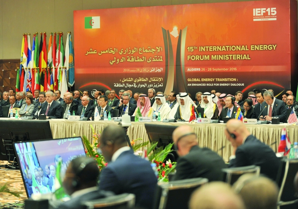 جانب من المجتمعين في منتدى الطاقة أمس                                 (أ ب)