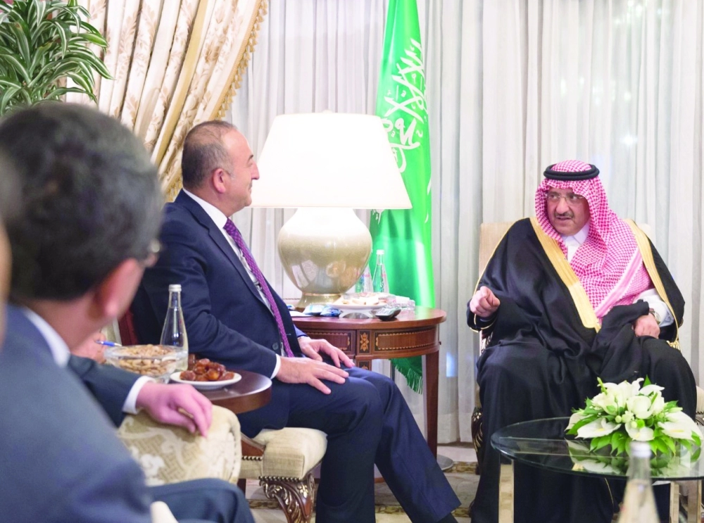 الأمير محمد بن نايف لدى لقائه مولد جاويش أوغلو (واس)