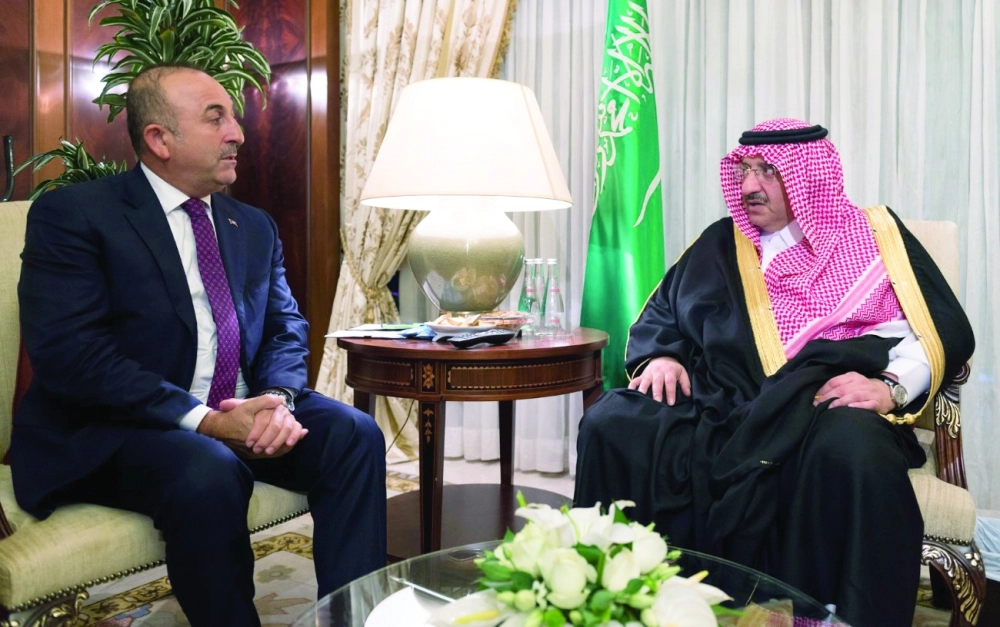 الأمير محمد بن نايف لدى لقائه مولد جاويش أوغلو (واس)