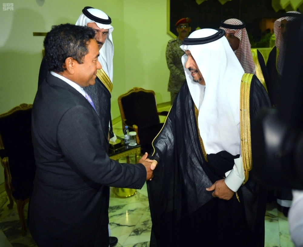 الأمير فيصل بن بندر مستقبلا عبدالله عبدالقيوم