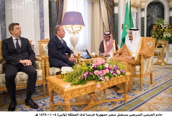 الملك سلمان لدى لقائه برتران بزانسنو 