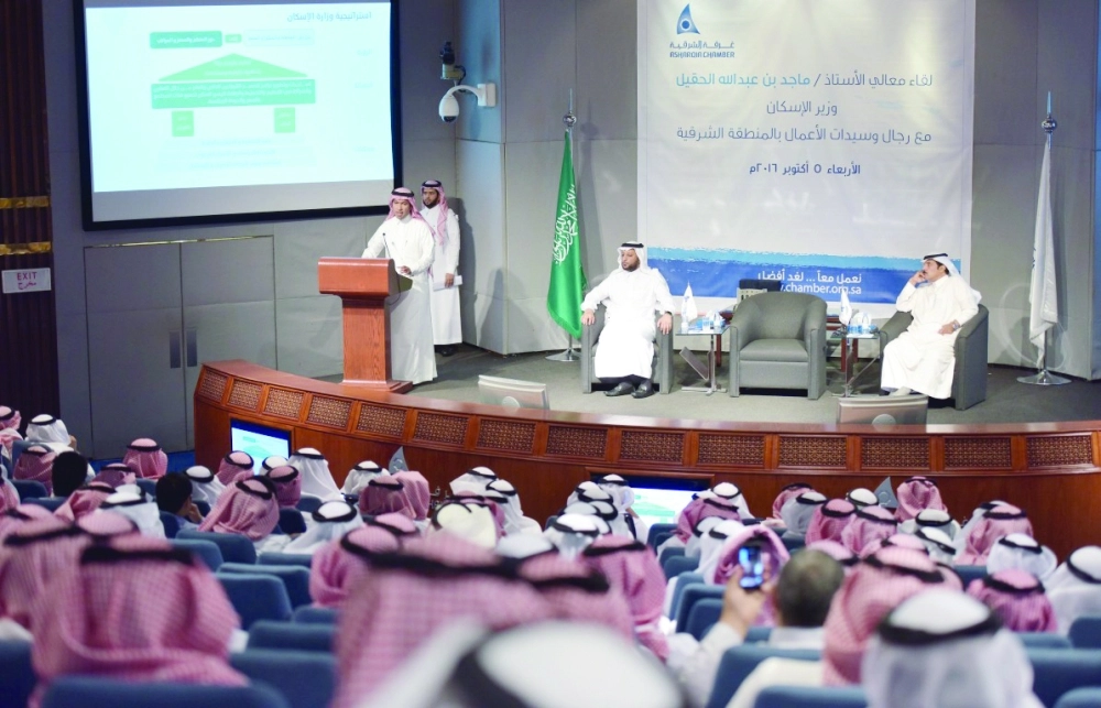 جانب من لقاء وزير الإسكان                                       (حمدان الدوسري)