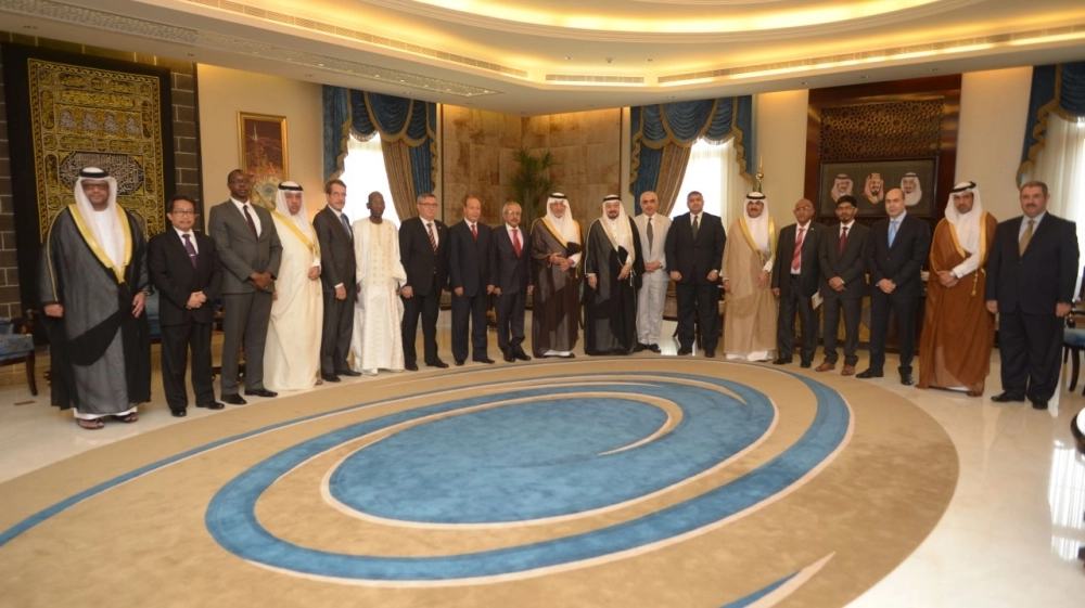 خالد الفيصل متوسطا قناصل الدول (مكة)