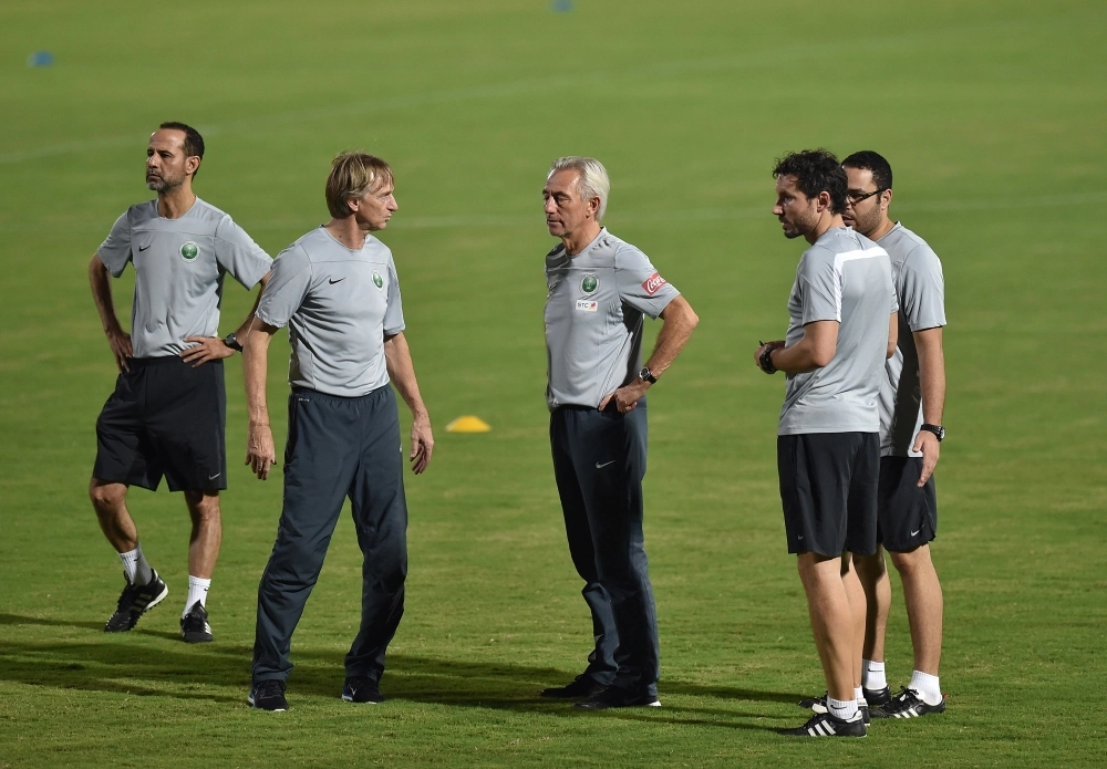 الجهاز الفني يتابع المران