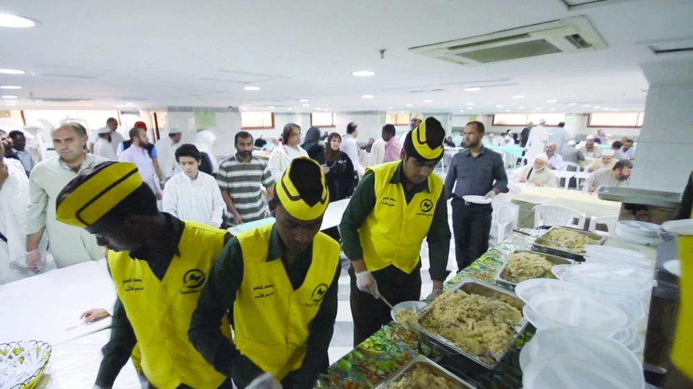 من أعمال الجمعية في تجهيز الطعام الفائض                                                             (مكة)