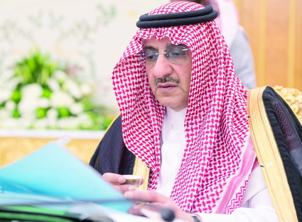الأمير محمد بن نايف خلال الجلسة (واس)
