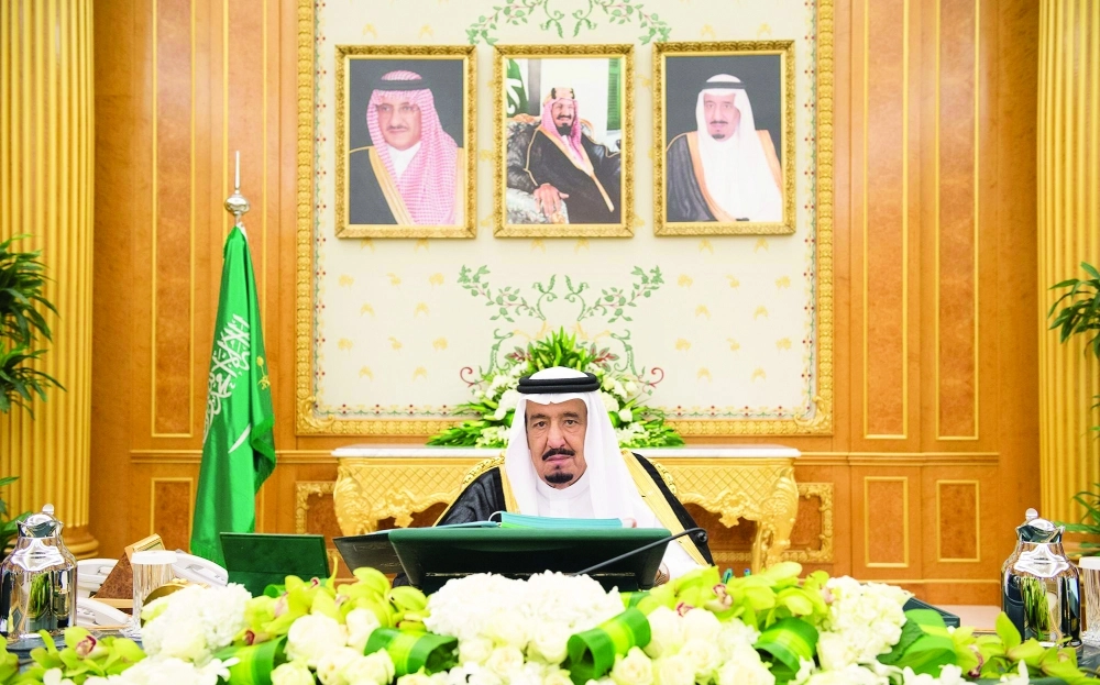الملك سلمان مترئسا جلسة مجلس الوزراء في قصر اليمامة في الرياض (واس)