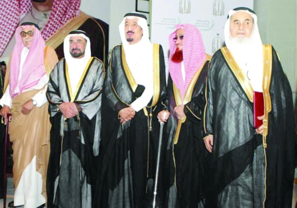 من حفل الجائزة والمنحة في دورة 1433هـ                       (مكة)