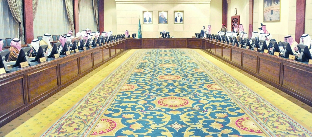 خالد الفيصل لدى ترؤسه أمس اجتماع مجلس المنطقة (مكة) 