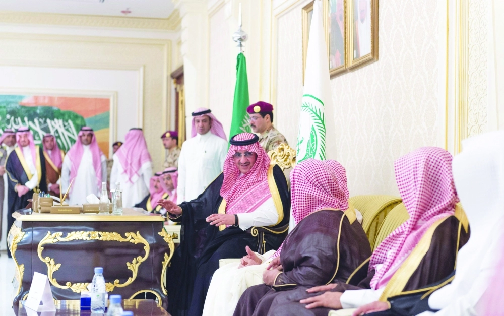 ولي العهد لدى لقائه الأمراء والعلماء وكبار مسؤولي الداخلية وقادة القطاعات الأمنية أمس                         (واس)