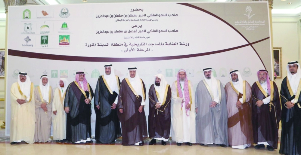 سلطان بن سلمان وفيصل بن سلمان خلال ورشة العناية بالمساجد التاريخية (واس)