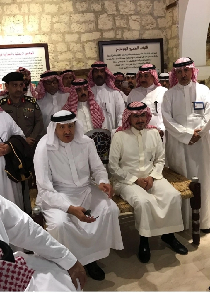 رئيس الهيئة العامة للسياحة والتراث الوطني يستمع للأهالي (واس)