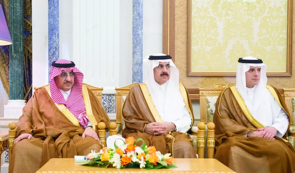 الأمير محمد بن نايف ومساعد العيبان وعادل الجبير خلال اللقاء