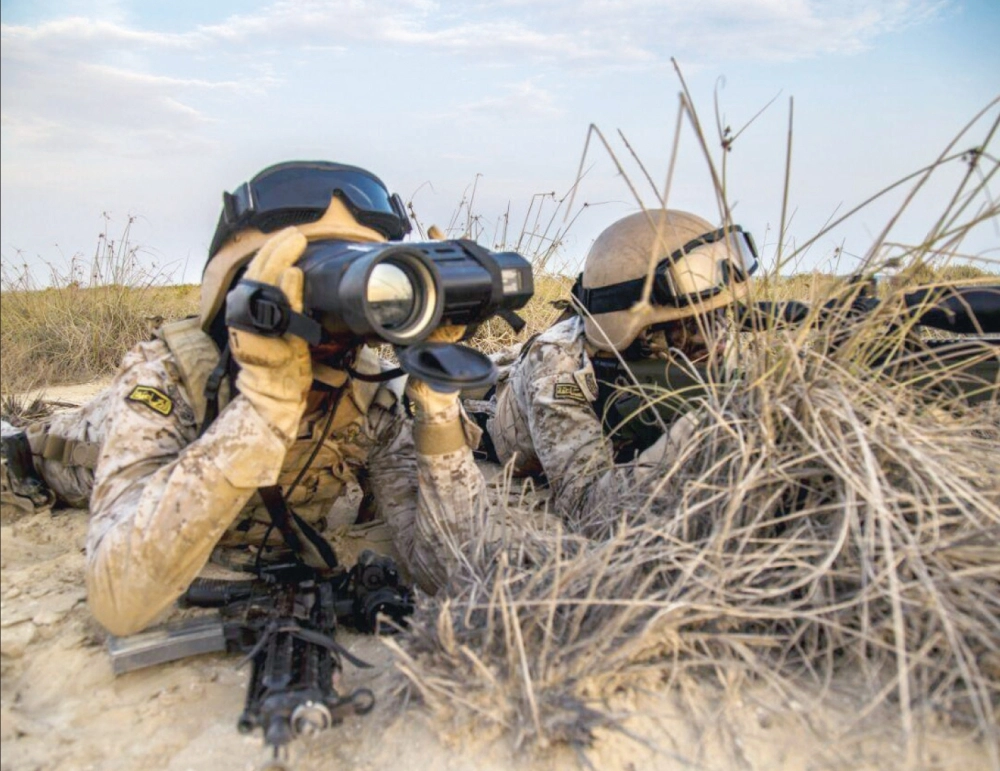 عسكريان خلال تطبيق أحد التدريبا ت (واس)