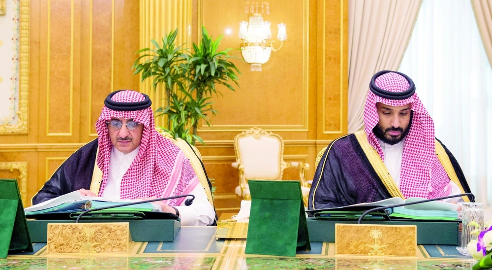 الأميران محمد بن نايف ومحمد بن سلمان خلال الجلسة