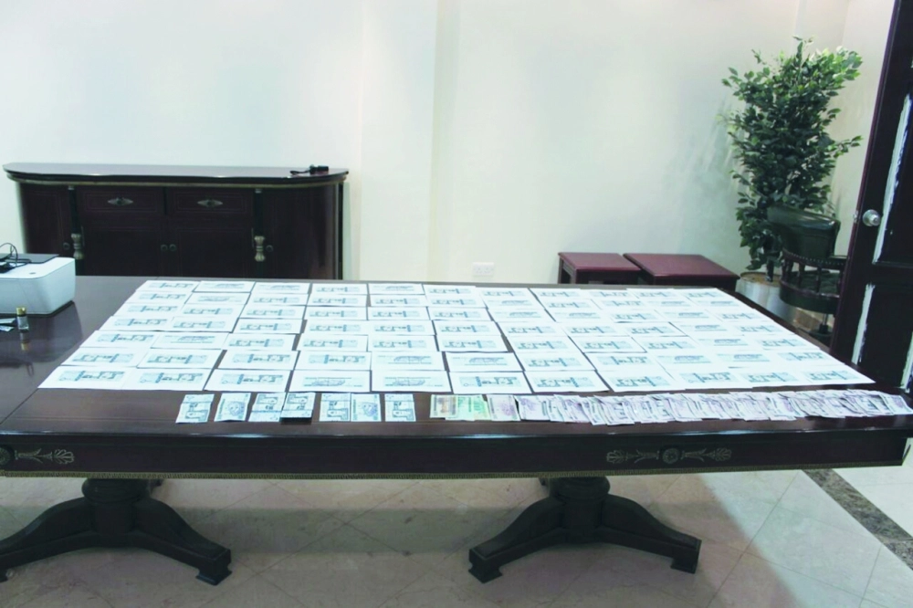 من العملات النقدية المزيفة المضبوطة (مكة)