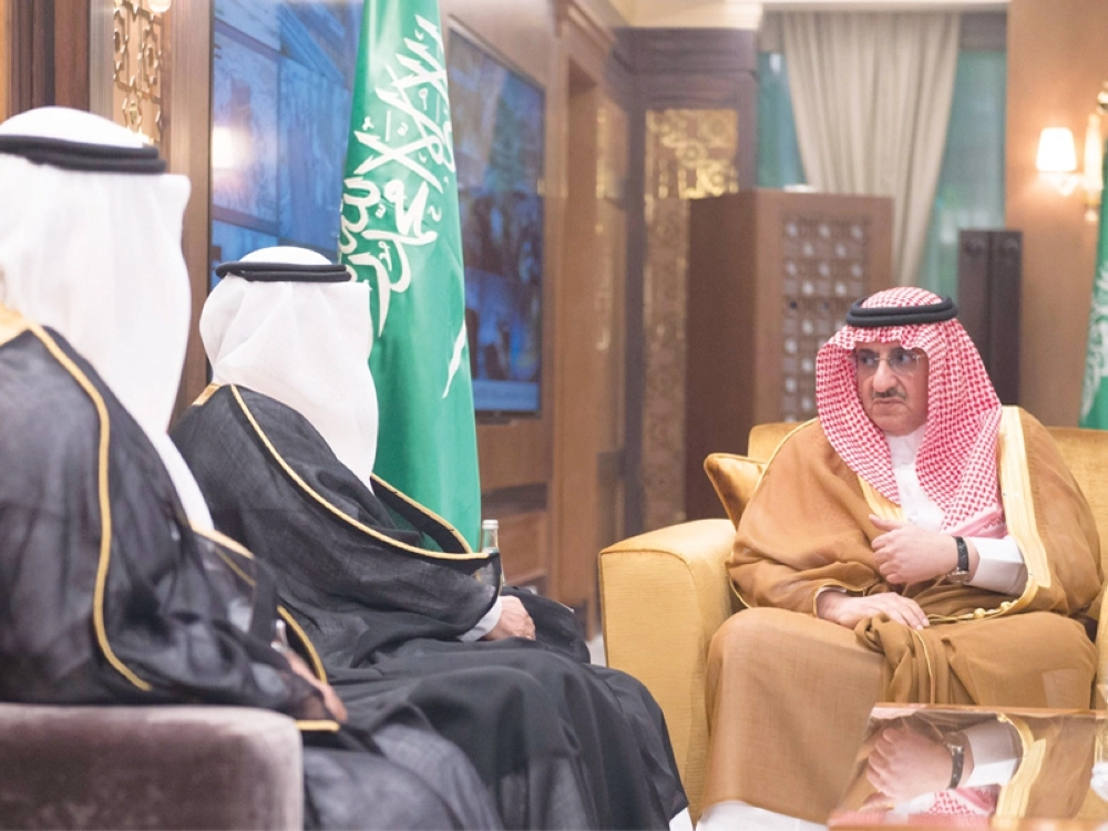 الأمير محمد بن نايف لدى استقباله السفراء في مكتبه بديوان الوزارة أمس الأول  (واس) 