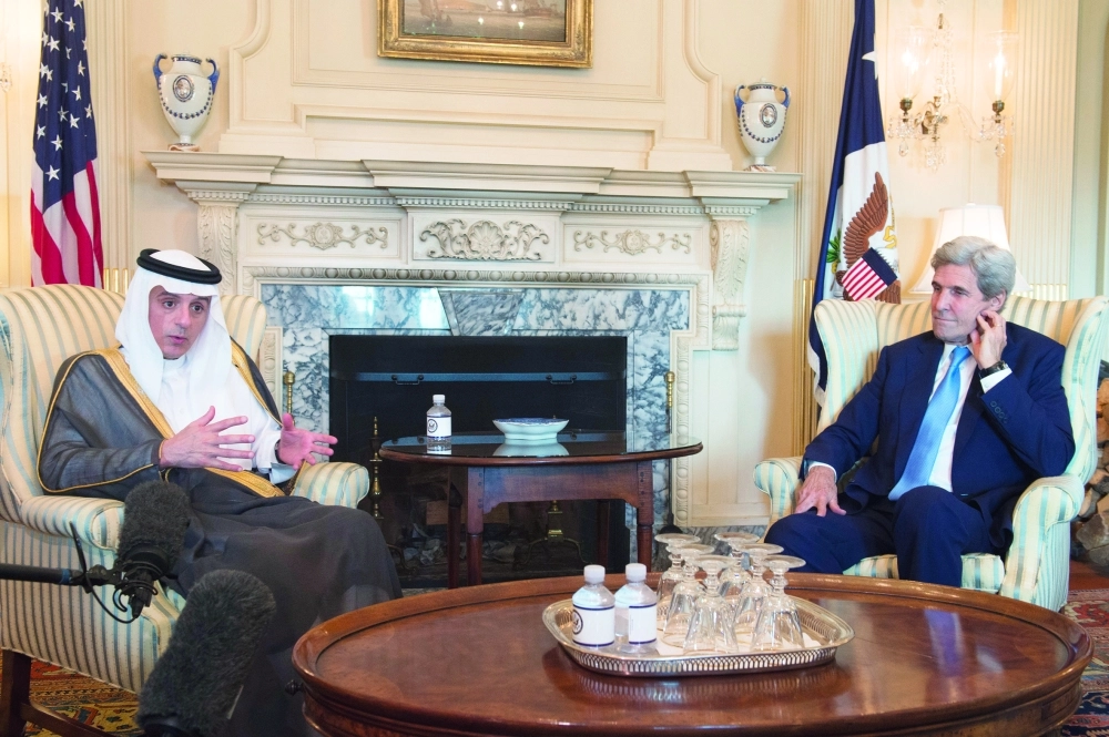 الجبير يتحدث وكيري ينصت في لقاء بواشنطن             (أ ف ب)