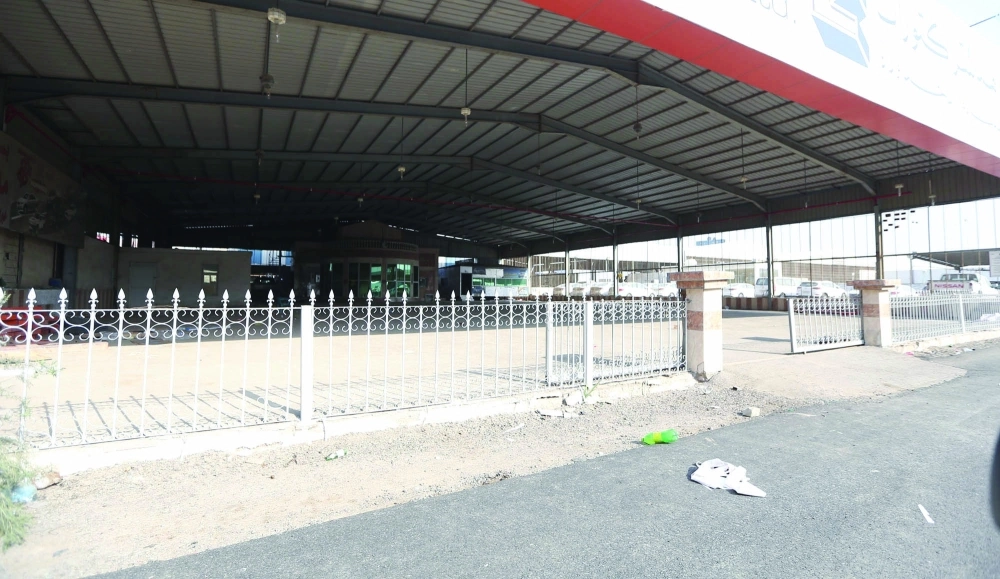 أحد معارض السيارات الفارغة في جدة بسبب الركود                                                                                                (مكة)