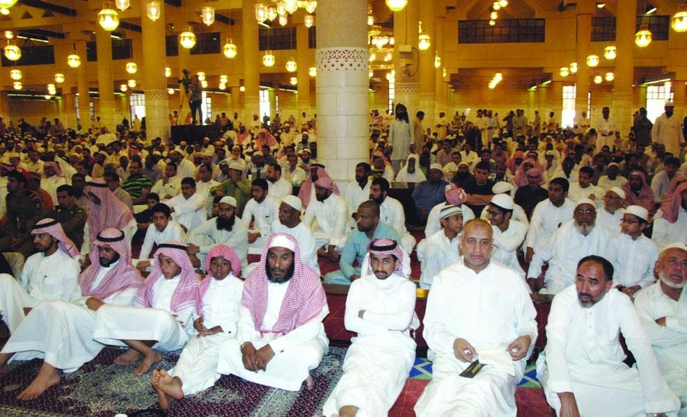 المصلون داخل المسجد (مكة)