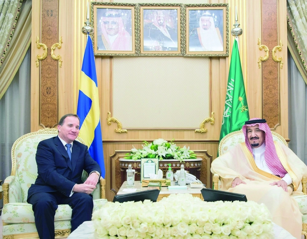 الملك سلمان وستيفان لوفن خلال جلسة المباحثات 