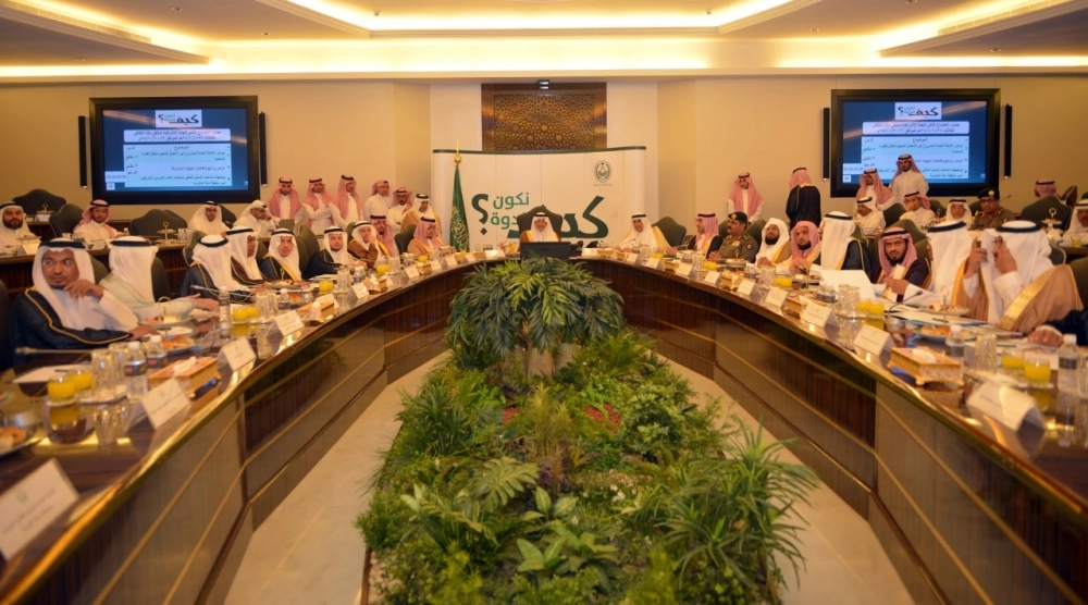 خالد الفيصل لدى ترؤسه اجتماع اللجنة الإشرافية لملتقى مكة الثقافي (مكة)