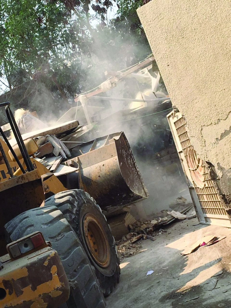 من عملية إزالة مصانع الجبس المخافة  (مكة)