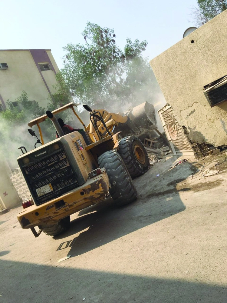 من عملية إزالة مصانع الجبس المخافة  (مكة)