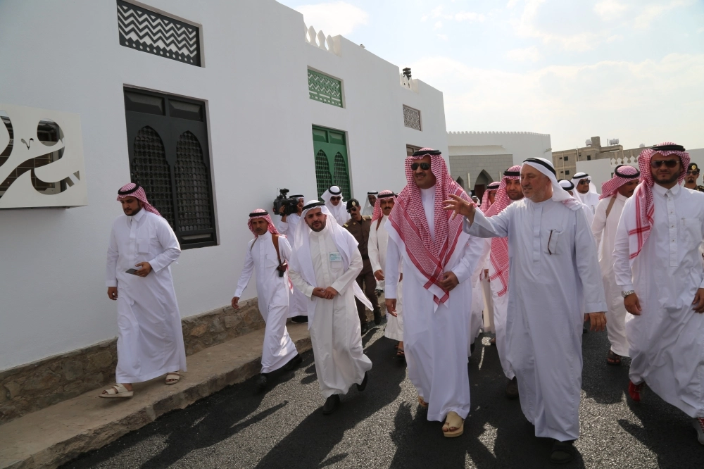 الأمير فيصل بن سلمان يطلع على مشروع التطوير في حمراء الأسد (محمد عبداللطيف) 