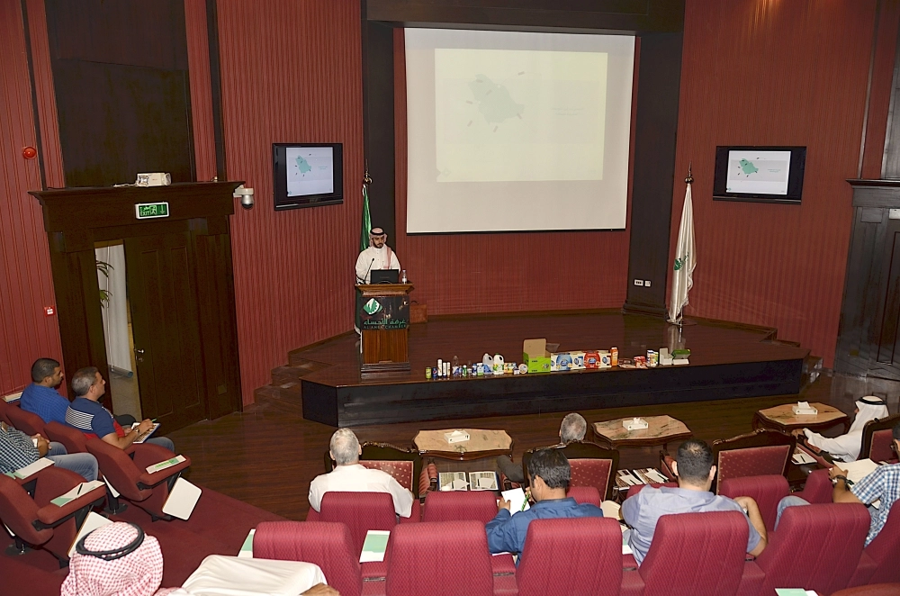 جانب من الحضور في الورشة