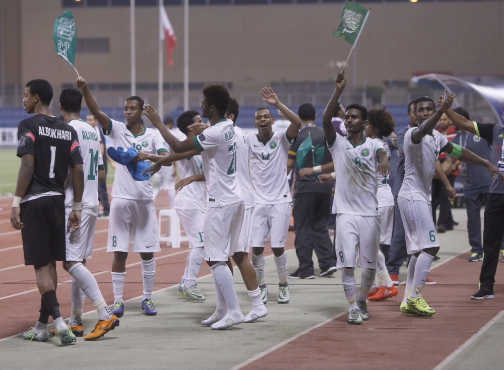 فرحة لاعبي الاخضر الشاب بالتأهل للنهائي الاسيوي  (مكة)