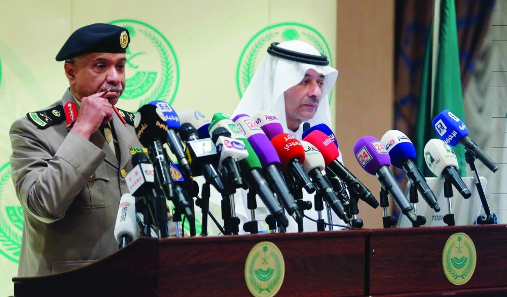 منصور التركي وبسام العطية خلال المؤتمر أمس                  (محمد مشهور)